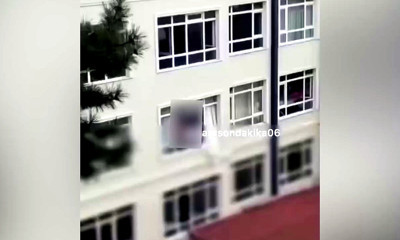Çıplak halde cama çıktı, mahalleli odunla saldırdı!