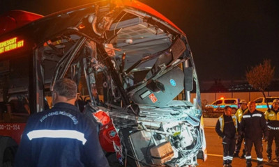 Ankara'da belediye otobüsü üst geçide çarptı: 24 kişi hastaneye kaldırıldı!