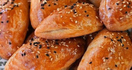 Puf puf kabaran poğaça : Karaköylü ustaların hamura eklediği malzeme