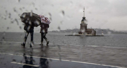 AKOM saat ve tarih verdi: İstanbul'a yağmur geliyor