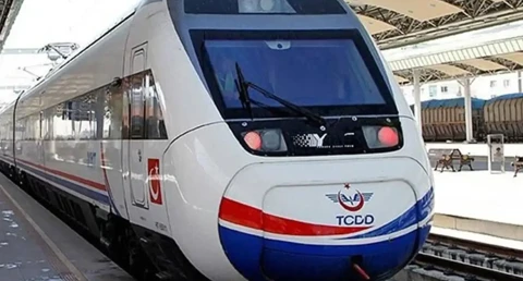 Trenlerde boş yer bulamayan için yeni özellik: Bakan Uraloğlu açıkladı