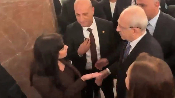 Kılıçdaroğlu'nun koruması gazeteciye fiziki müdahalede bulundu