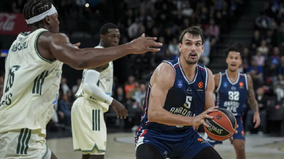 Anadolu Efes, lider Panathinaikos'u farklı mağlup etti!