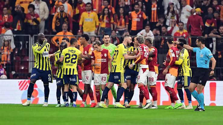 Neredeyse transfer parası: Dursun Özbek'ten Fenerbahçe maçı için Galatasaraylı oyunculara dev prim - Fotoğraf: 5