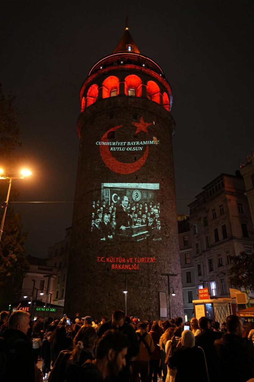 Atatürk’ün tarihi fotoğrafları Galata Kulesi’ni aydınlattı - Fotoğraf: 7