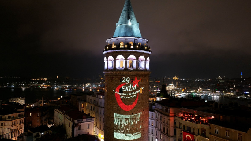 Atatürk’ün tarihi fotoğrafları Galata Kulesi’ni aydınlattı - Fotoğraf: 9