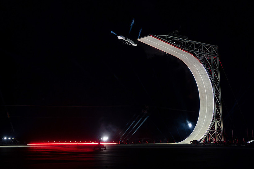 Tesla 'uçan' otomobilini tanıttı - Fotoğraf: 2