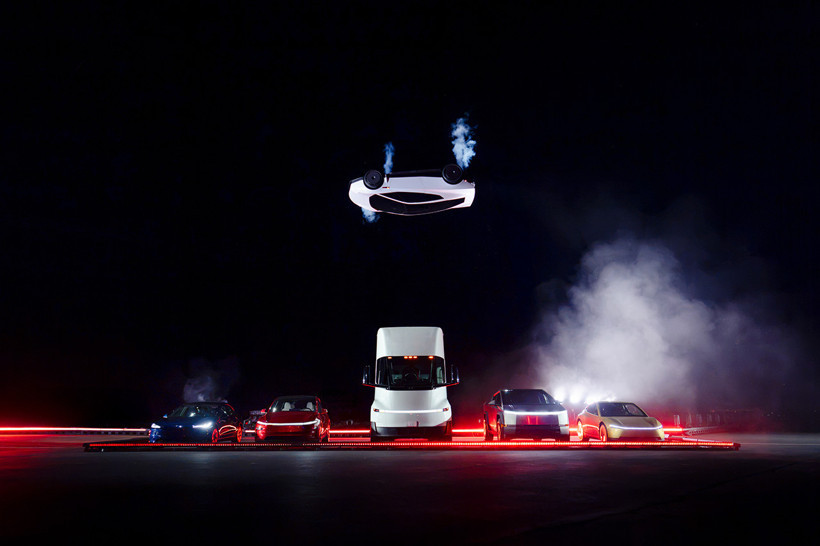Tesla 'uçan' otomobilini tanıttı - Fotoğraf: 4