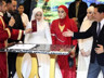 Ahmet Özer'in nikah cüzdanı gerginliği