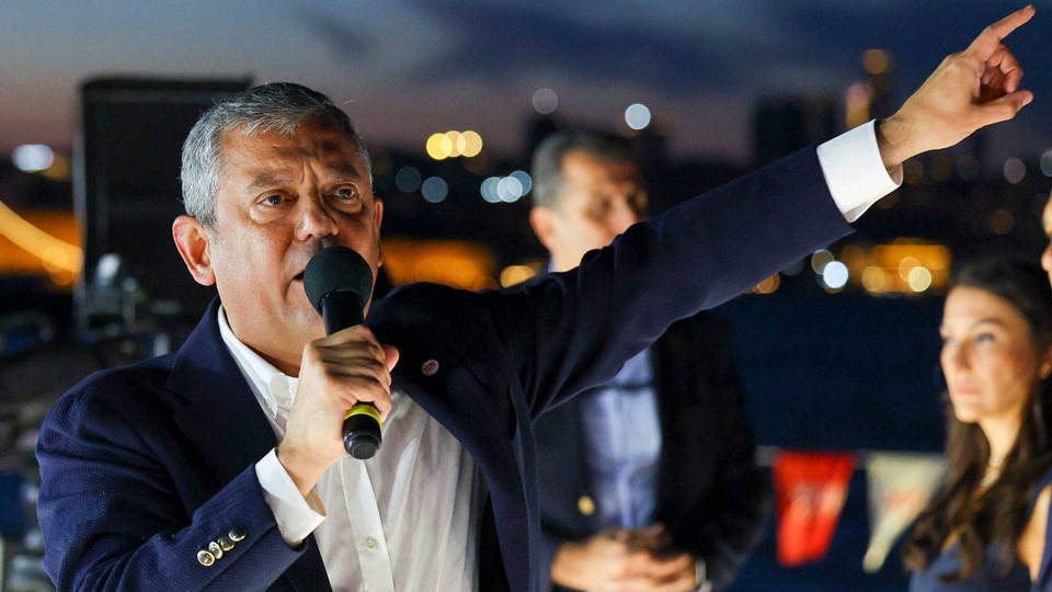 Özgür Özel: Bundan sonra İzmir'in 10 milletvekili var, bir tanesi de benim