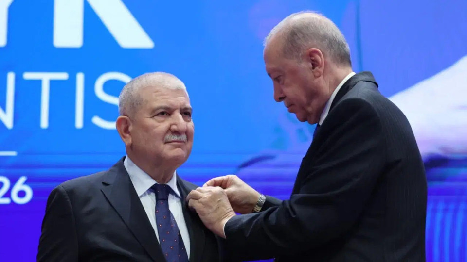 Rozetini Erdoğan takmıştı: AK Parti'ye geçer geçmez 'Genel Başkan Danışmanı' oldu