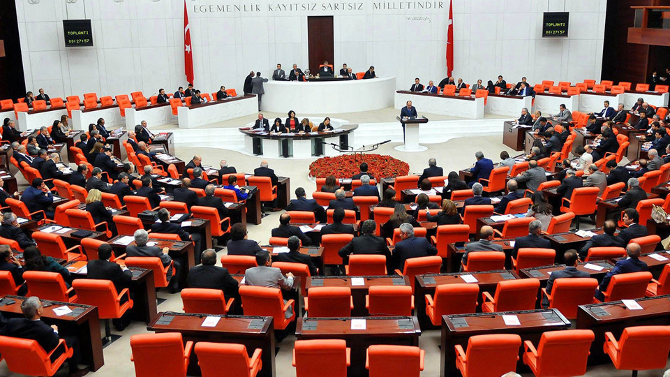 Muhalefet itiraz etti ‘yatırım fonu’ maddesi değişti: Parasını alamayanlar da tasfiye kapsamında