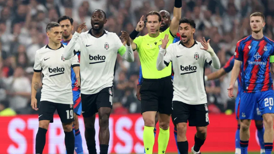 Beşiktaş 10 kişi kaldığı maçta pes etmedi: Dolmabahçe'de puanlar paylaşıldı