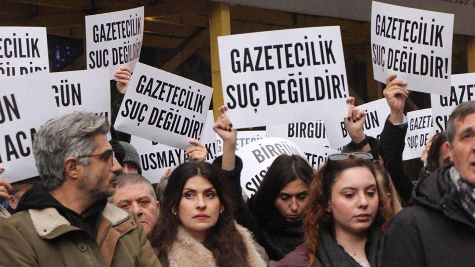 Tutuklamalar, kayyımlar ve engel kararlarına karşı gazeteciler sokakta: 10 ilde eş zamanlı eylem