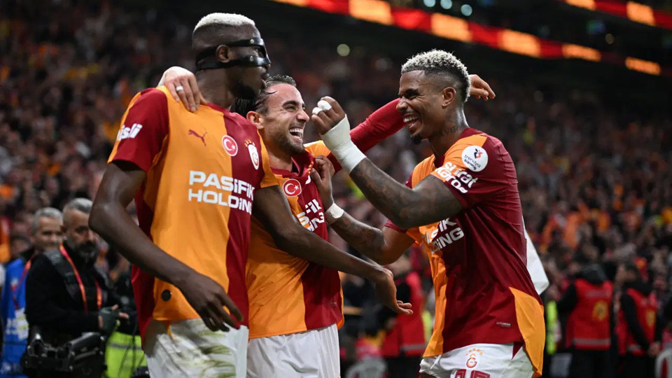 Galatasaray, Fenerbahçe'yi yıktı; liderliğini korudu