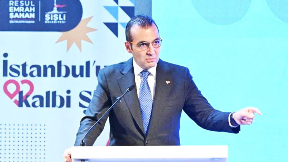 ‘Çıkılmaz denilen karanlıklardan birlikte çıkabiliriz, şenlik havasında ayağa kalkabiliriz’