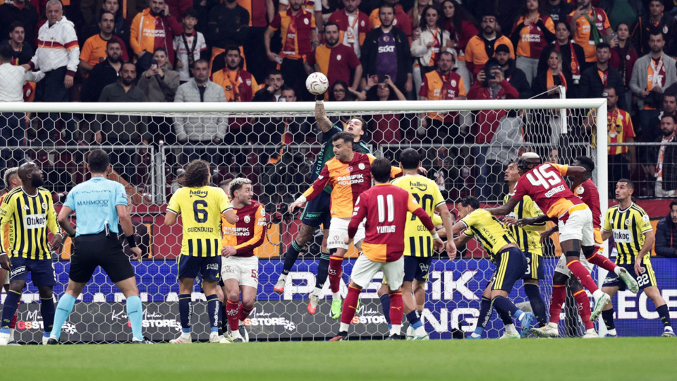 Okan Buruk gönderilmeli mi?