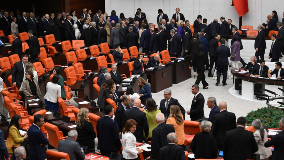 AK Partili isimden akıllara durgunluk veren teklif: Muhalefet Meclis'te çok konuşmasın
