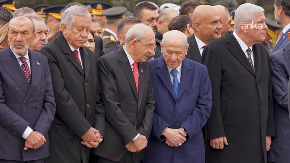 Kılıçdaroğlu ve Bahçeli, Anıtkabir'de uzun süre sohbet etti